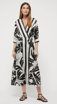 Style DAVISA - Leaf print silky wrap style dress